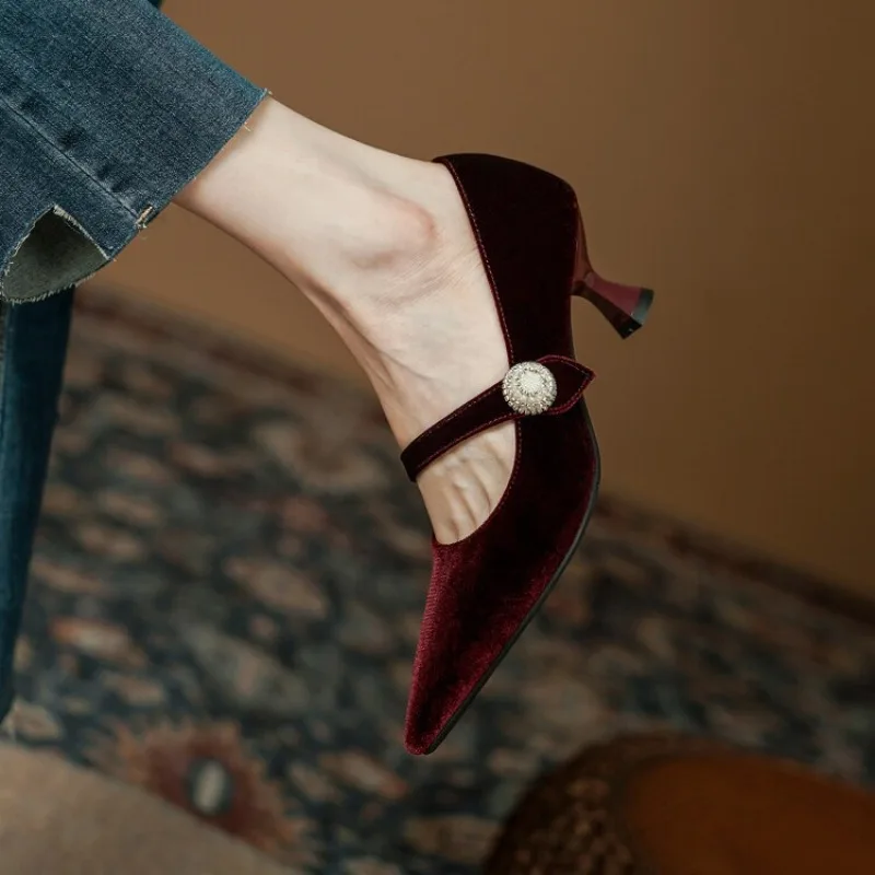 Vin rouge bout pointu Mary Jan - Mary Jane Shoes avis et prix